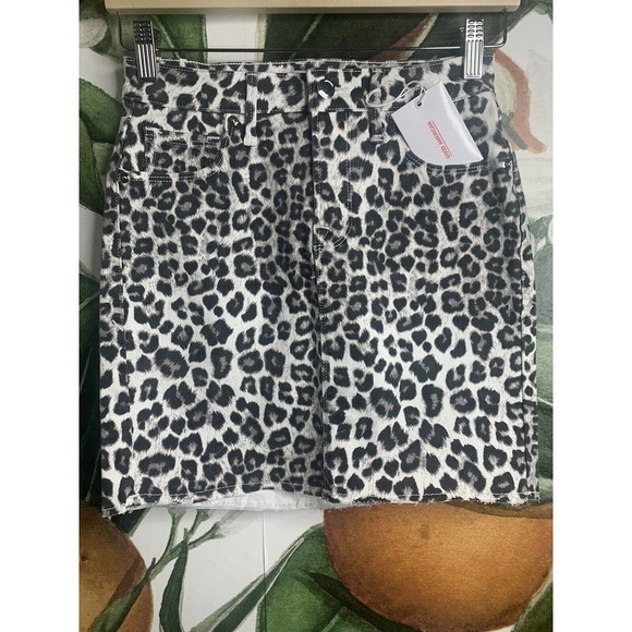 GOOD AMERICAN Size 0 Leopard Print Raw Edge Mini Skirt NWT Msrp $129 - Picture 4 of 8